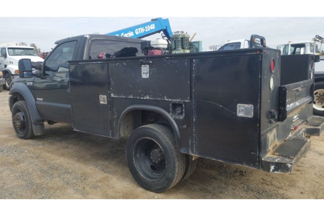 2006 Ford F-550 Service Trucn VIN: 1FDAF56P26ED53044 Odometer States: 27043 - Image 4 of 7