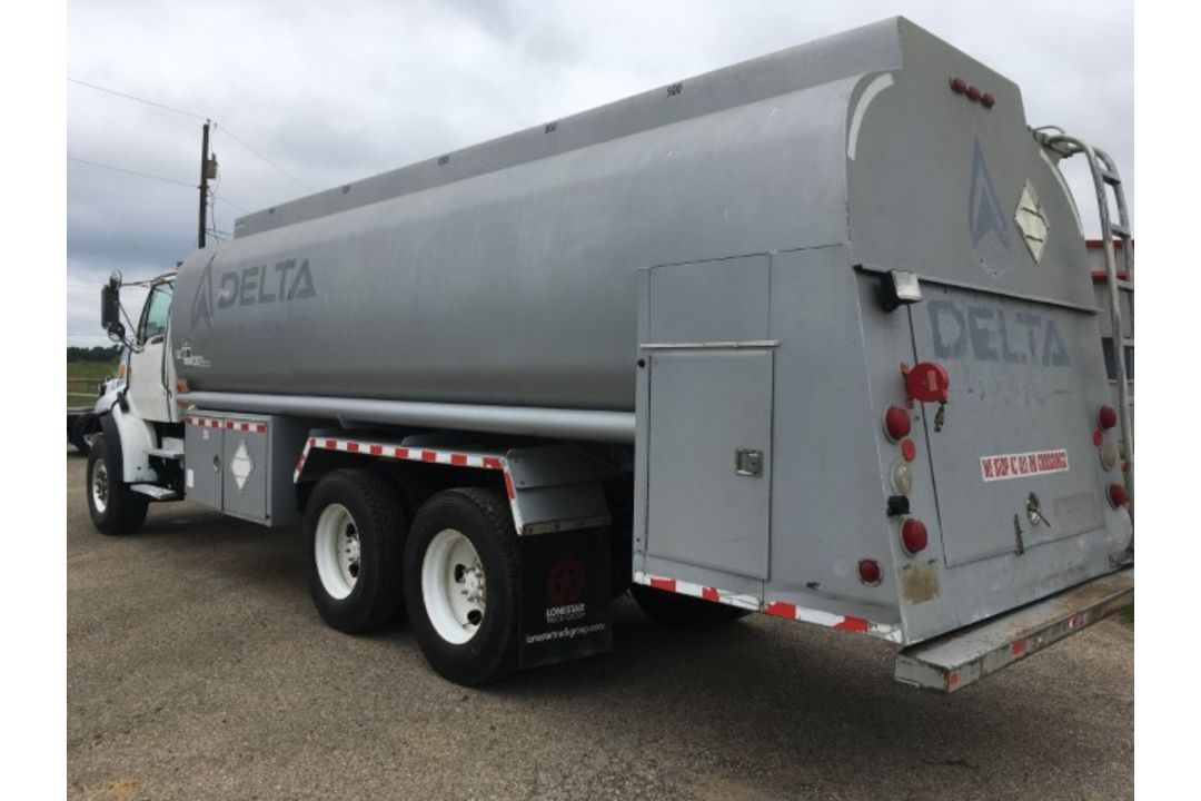 2004 Sterling L-line Fuel Truck VIN: 2FZHAZCV04AM58145 Odometer States: 482 - Image 4 of 10