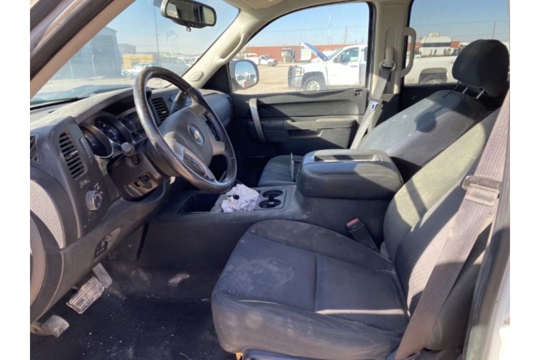 2012 Chevrolet 2500HD VIN: 1GC1KXC81CF211718 Color: White, Transmission: Au - Image 5 of 6