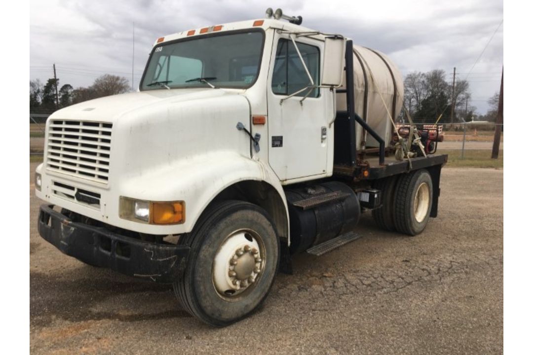 1998 International 8100 Flatbed VIN: 1HSHBAHN2WH493443 Odometer States: 422 - Image 1 of 9
