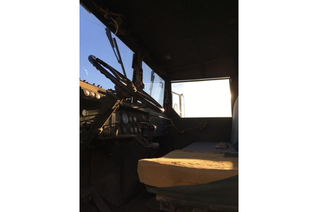 AM General M925 5-Ton 6x6 VIN: C52502818 Odometer States: 3533 Color: Green - Image 6 of 9