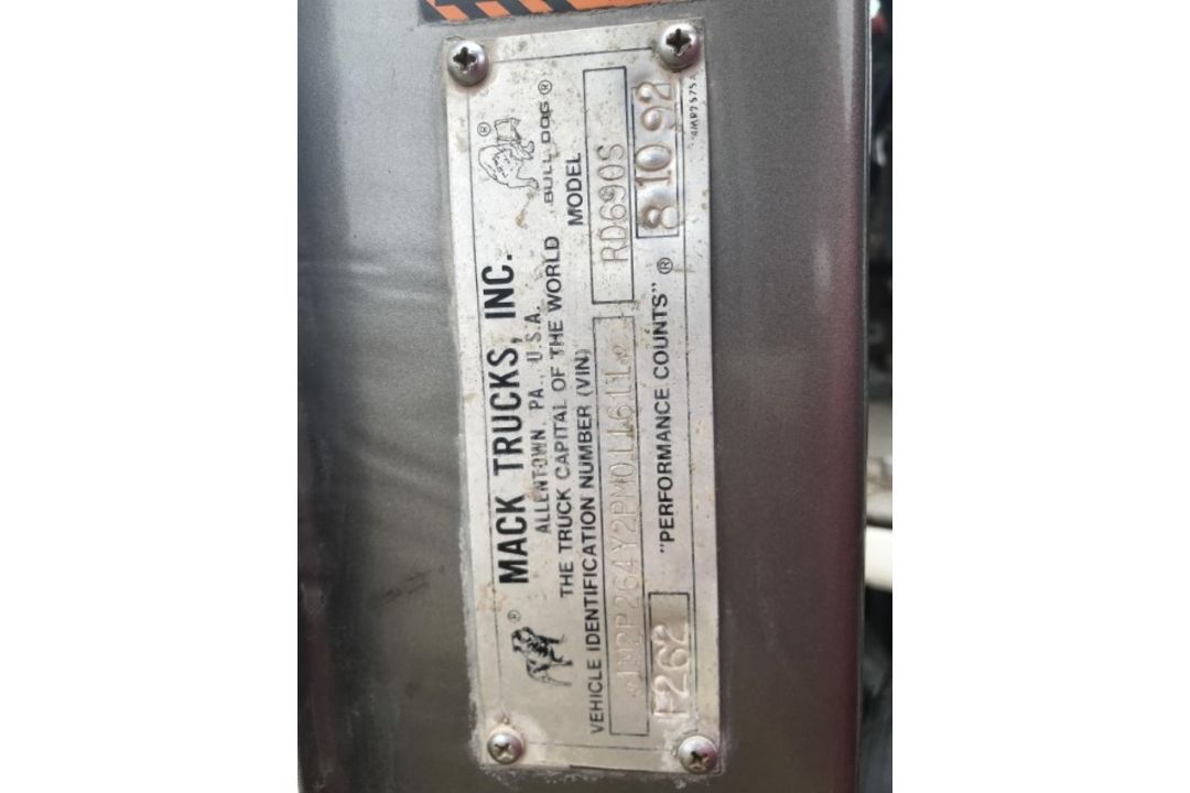 1993 Mack RD690S VIN: 1M2P264Y2PM011611 Odometer States: 230,806 Color: Whi - Image 6 of 6