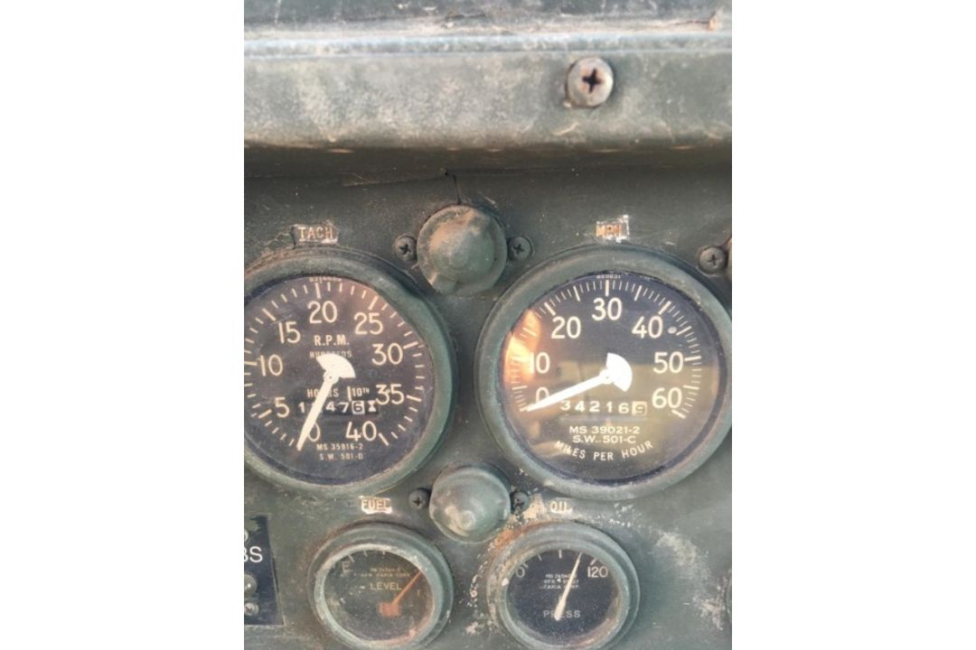 M925 5-Ton 6x6 VIN: C52308372 Odometer States: 34216 Color: Green Transmiss - Image 6 of 9
