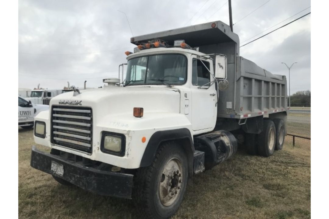 1993 Mack RD690S VIN: 1M2P264Y2PM011611 Odometer States: 230,806 Color: Whi - Image 1 of 6