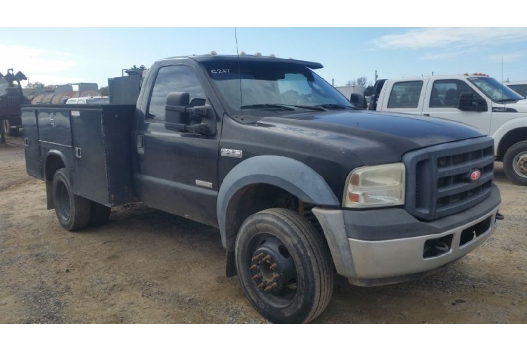 2006 Ford F-550 Service Trucn VIN: 1FDAF56P26ED53044 Odometer States: 27043 - Image 2 of 7