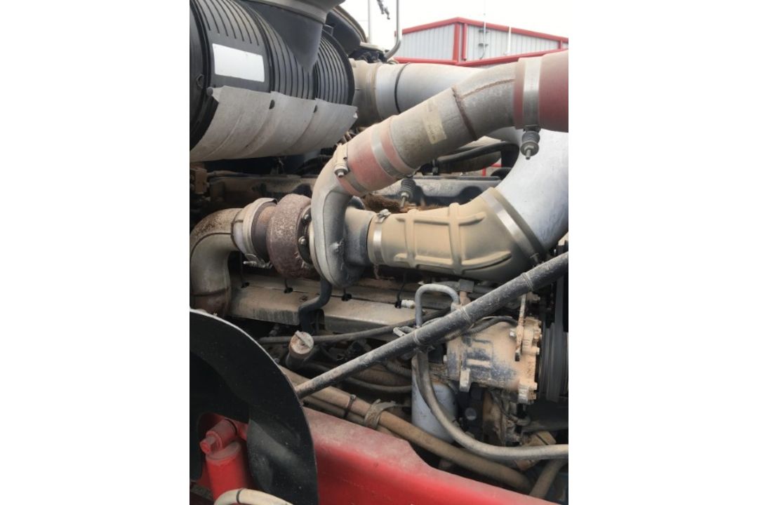2005 Mack CV712 Fuel Delivery Truck VIN: 1M2AG09B75M001128 Odometer States: - Image 9 of 9