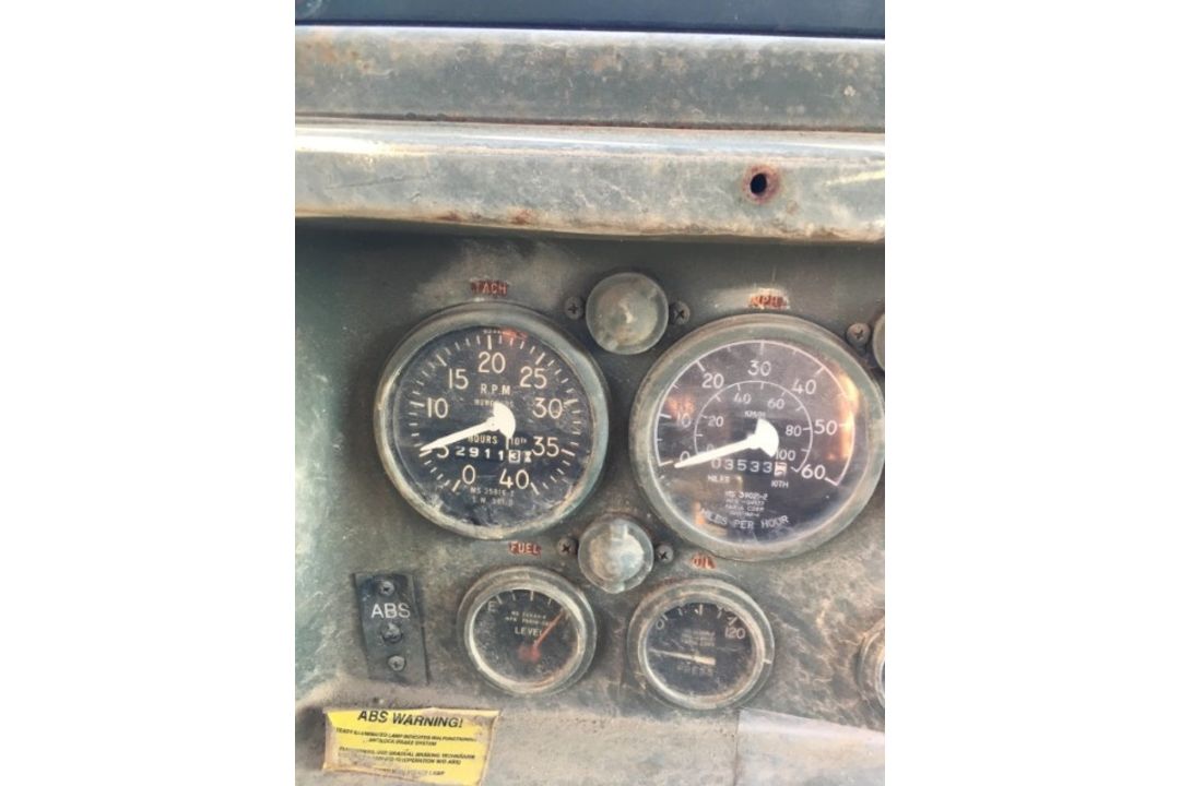 AM General M925 5-Ton 6x6 VIN: C52502818 Odometer States: 3533 Color: Green - Image 5 of 9