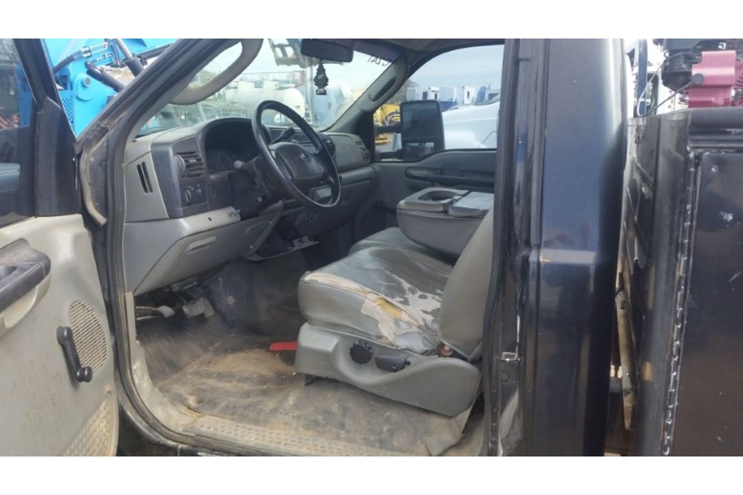 2006 Ford F-550 Service Trucn VIN: 1FDAF56P26ED53044 Odometer States: 27043 - Image 5 of 7