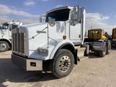 2014 Kenworth T800 VIN: 1XKDD79X3EJ366331 Odometer States: 390584 Color: Wh