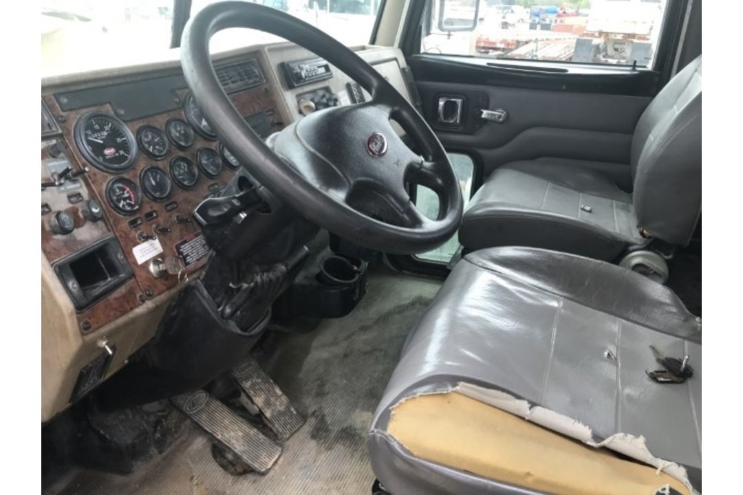 2006 Peterbilt 335 HOUSE MOVER VIN: 2NPLHZ7X36M651690 Odometer States: 10,8 - Image 7 of 7