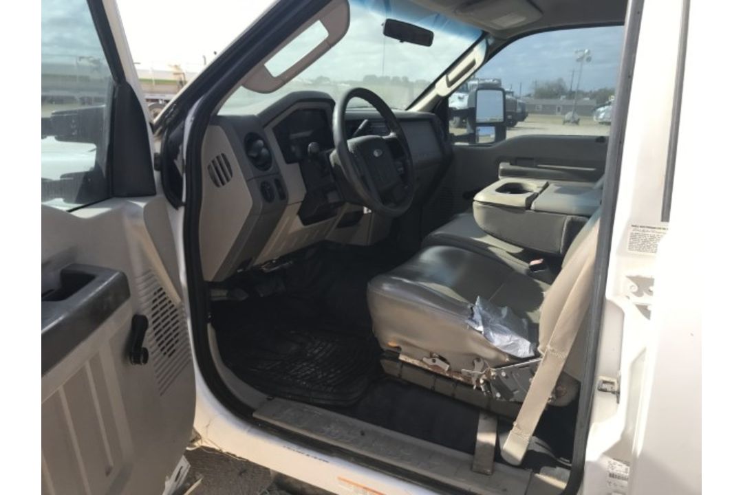 2008 Ford F-450 Flatbed VIN: 1FDXW46R38EA51979 Odometer States: 90006 Color - Image 5 of 6