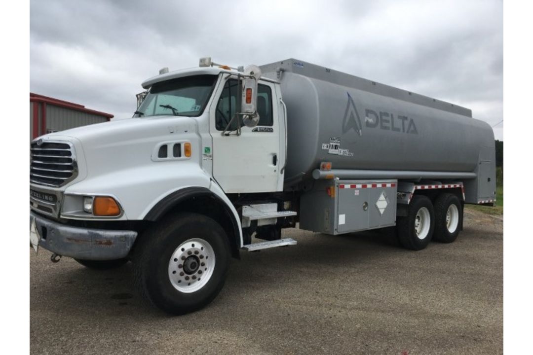 2004 Sterling L-line Fuel Truck VIN: 2FZHAZCV04AM58145 Odometer States: 482 - Image 1 of 10