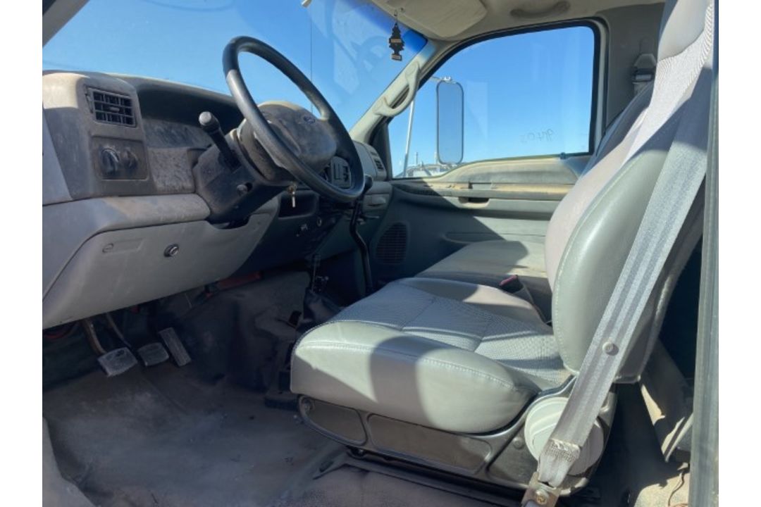 2005 Ford F-650 Cab & Chassis VIN: 3FRNF65F65V168988 Odometer States: 38495 - Image 7 of 9