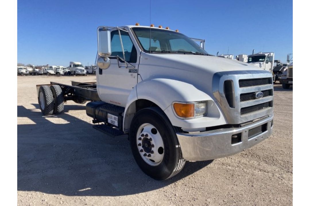 2005 Ford F-650 Cab & Chassis VIN: 3FRNF65F65V168988 Odometer States: 38495 - Image 2 of 9