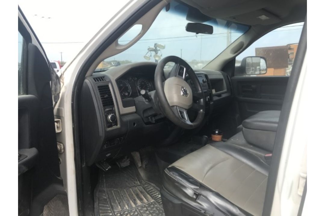 2011 Dodge 4500 VIN: 3D6WU6CL5BG580443 Odometer States: 163,038 Color: Whit - Image 5 of 6