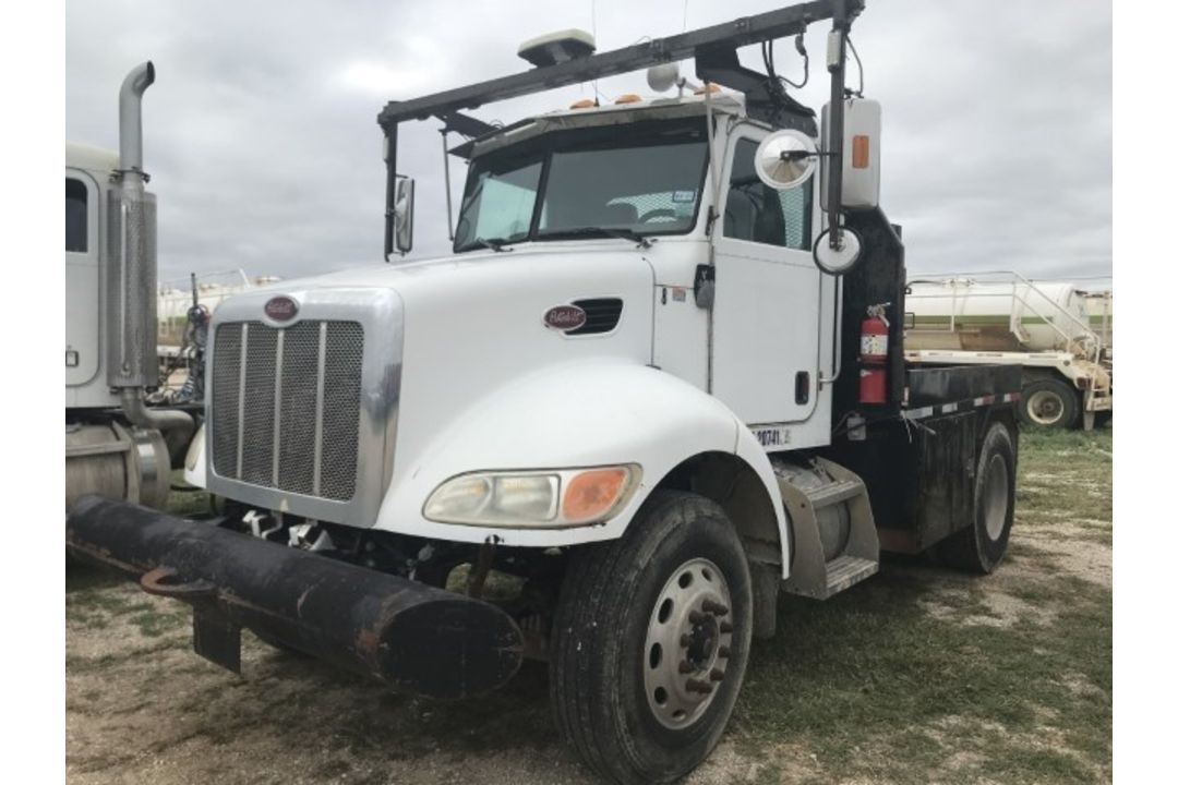 2006 Peterbilt 335 HOUSE MOVER VIN: 2NPLHZ7X36M651690 Odometer States: 10,8 - Image 1 of 7