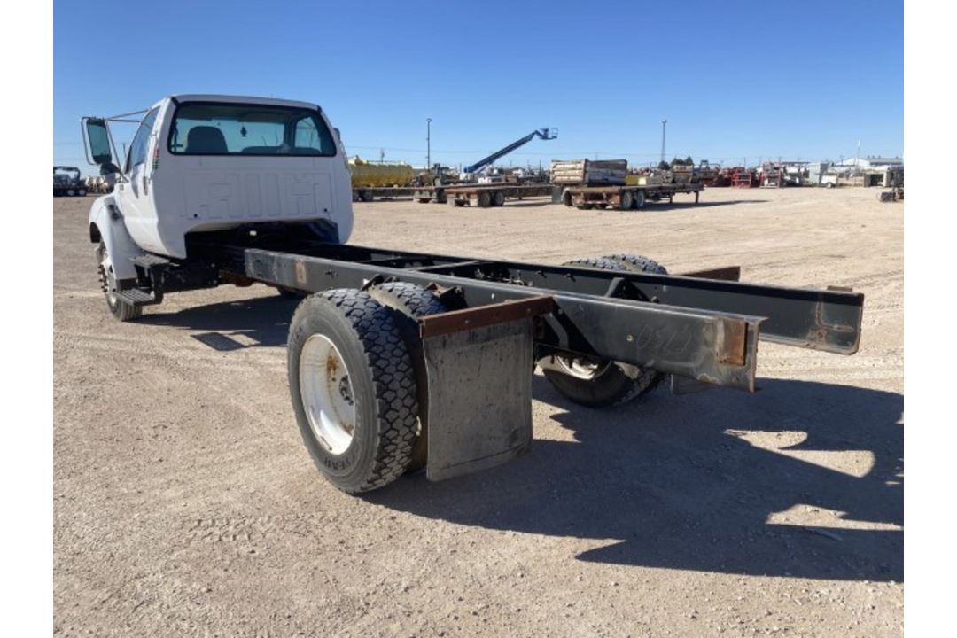 2005 Ford F-650 Cab & Chassis VIN: 3FRNF65F65V168988 Odometer States: 38495 - Image 4 of 9