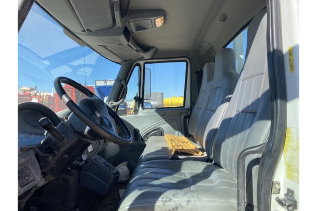 2004 International 4300 Bucket Truck VIN: 1HTMMAAR94H672691 Odometer States - Image 5 of 7