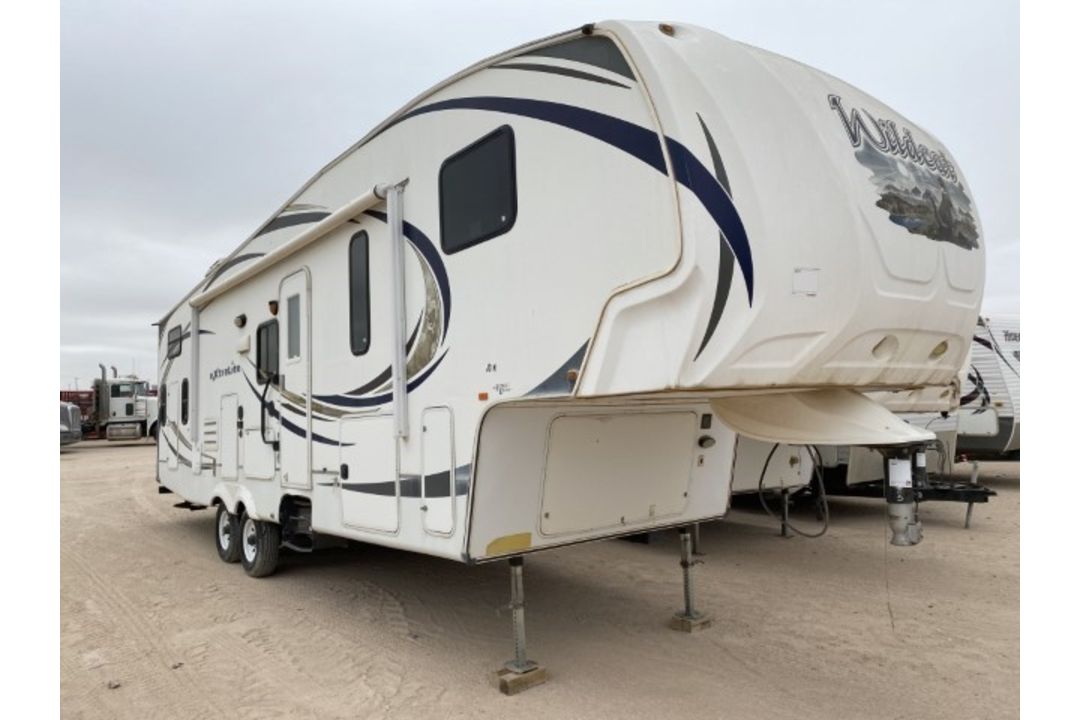 2012 Forest River Wildcat 5th Wheel RV VIN: 4X4FWCG22CV026179 Color: White - Image 2 of 5