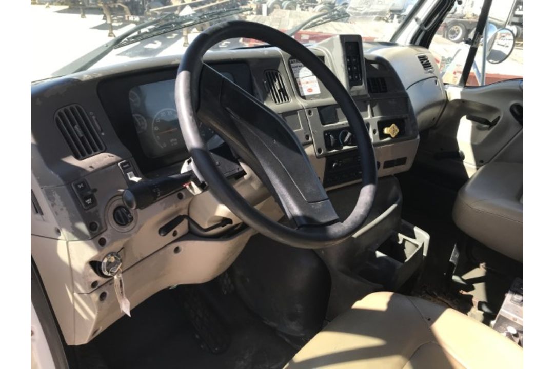 2006 Sterling L7500 VIN: 2FZHATDJ76AV46220 Odometer States: 71,536 Color: W - Image 9 of 10