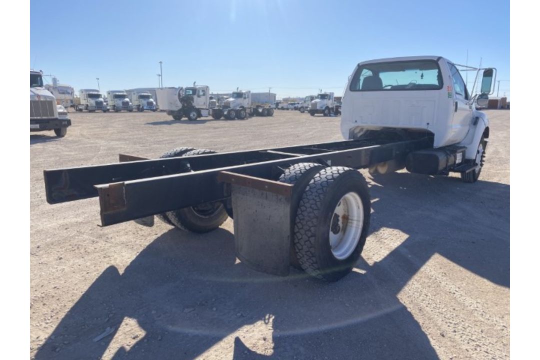 2005 Ford F-650 Cab & Chassis VIN: 3FRNF65F65V168988 Odometer States: 38495 - Image 3 of 9