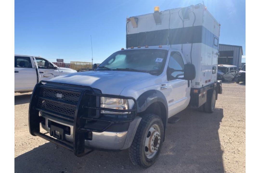 2006 Ford F-450 Flatbed VIN: 1FDXF47P56EC54611 Odometer States: 36691 Color - Image 1 of 6