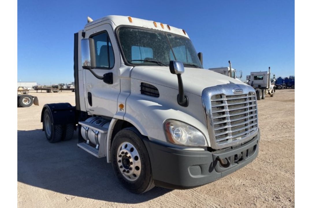 2011 Freightliner Cascadia Single Axle VIN: 1FUBGADV3BSAV4704 Odometer Stat - Image 2 of 5
