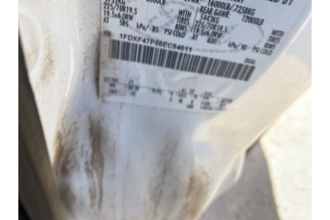 2006 Ford F-450 Flatbed VIN: 1FDXF47P56EC54611 Odometer States: 36691 Color - Image 6 of 6