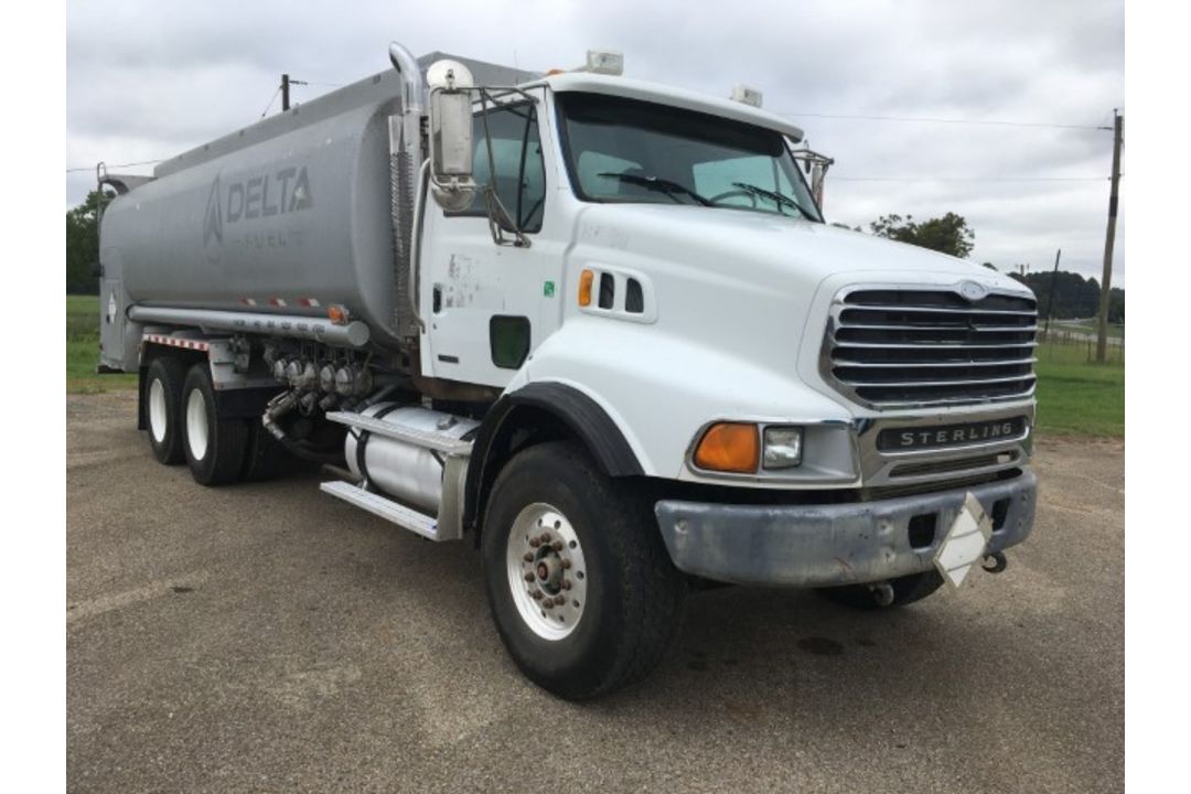 2004 Sterling L-line Fuel Truck VIN: 2FZHAZCV04AM58145 Odometer States: 482 - Image 2 of 10