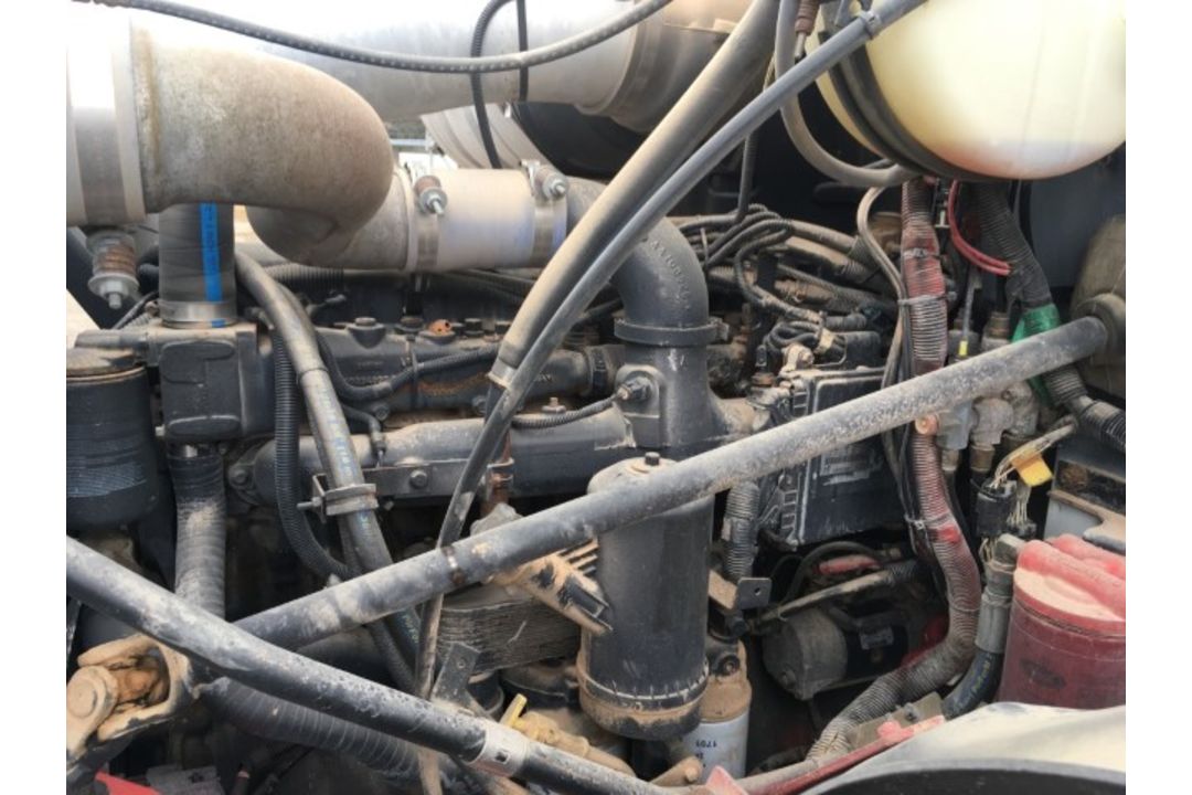2005 Mack CV712 Fuel Delivery Truck VIN: 1M2AG09B75M001128 Odometer States: - Image 8 of 9