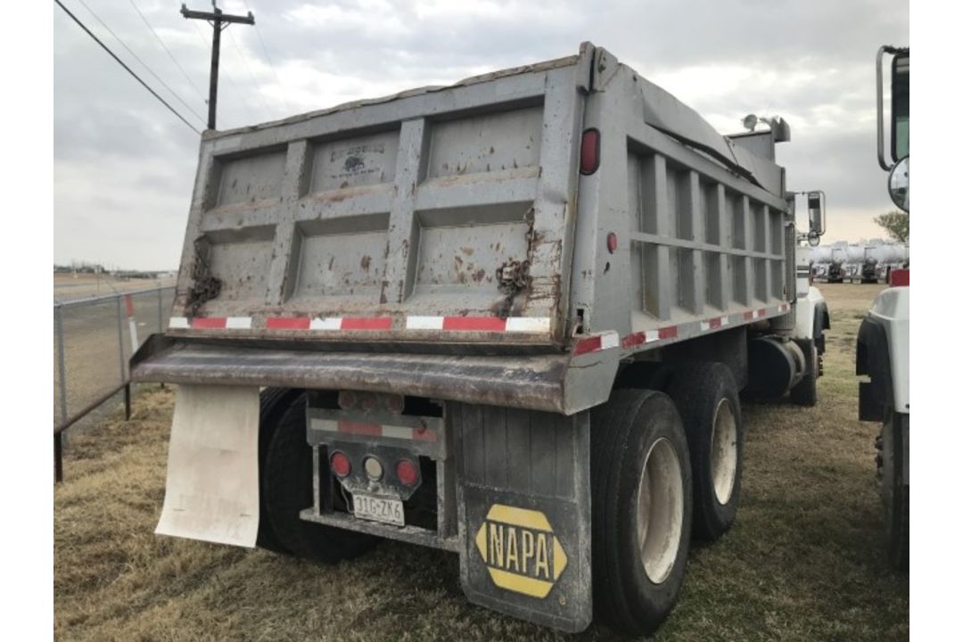 1993 Mack RD690S VIN: 1M2P264Y2PM011611 Odometer States: 230,806 Color: Whi - Image 3 of 6