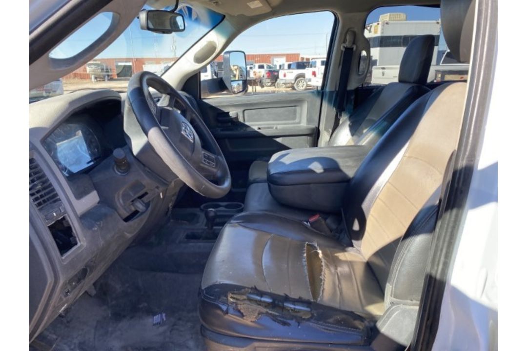 2012 Dodge RAM3500 VIN: 3C63D3GL7CG204644 Odometer States: 149130 Color: Wh - Image 5 of 6