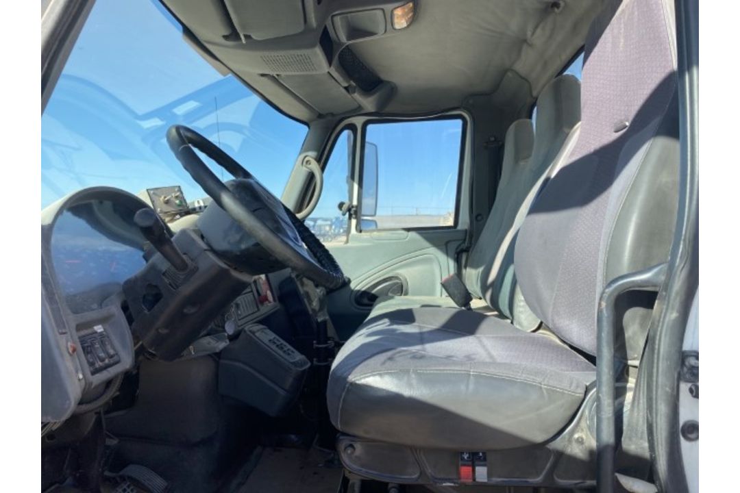 2005 International 4400 Bucket Truck VIN: 1HTMKAANX5H695496 Odometer States - Image 5 of 6