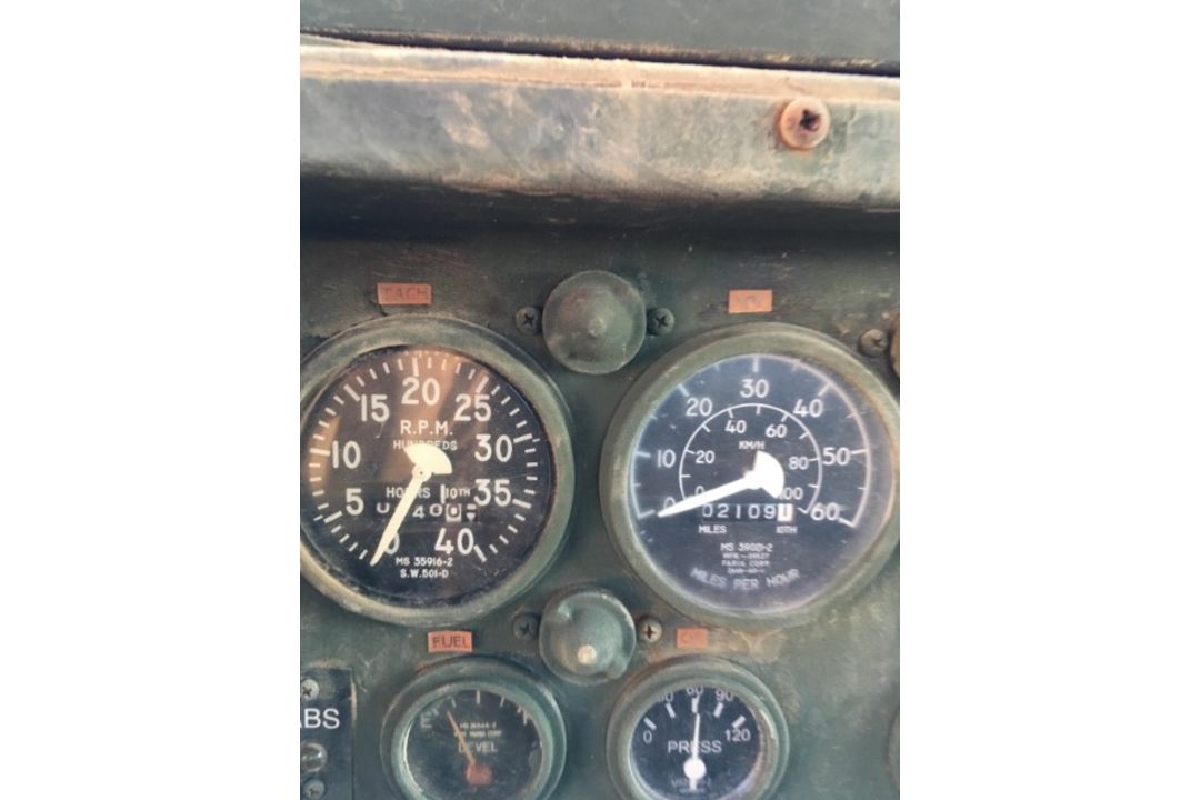 AM General M925 5-Ton 6x6 VIN: C52500929 Odometer States: 2109 Color: Green - Image 6 of 9