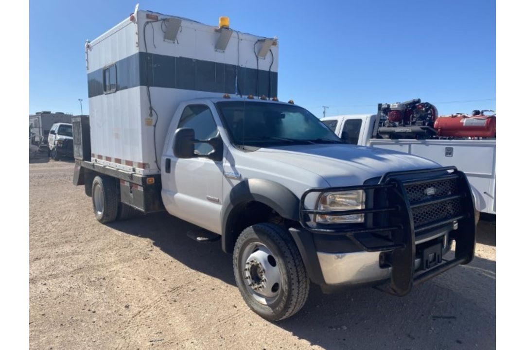 2006 Ford F-450 Flatbed VIN: 1FDXF47P56EC54611 Odometer States: 36691 Color - Image 2 of 6