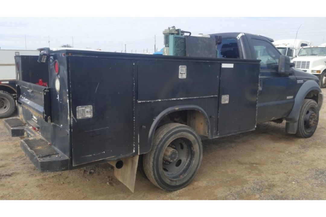 2006 Ford F-550 Service Trucn VIN: 1FDAF56P26ED53044 Odometer States: 27043 - Image 3 of 7