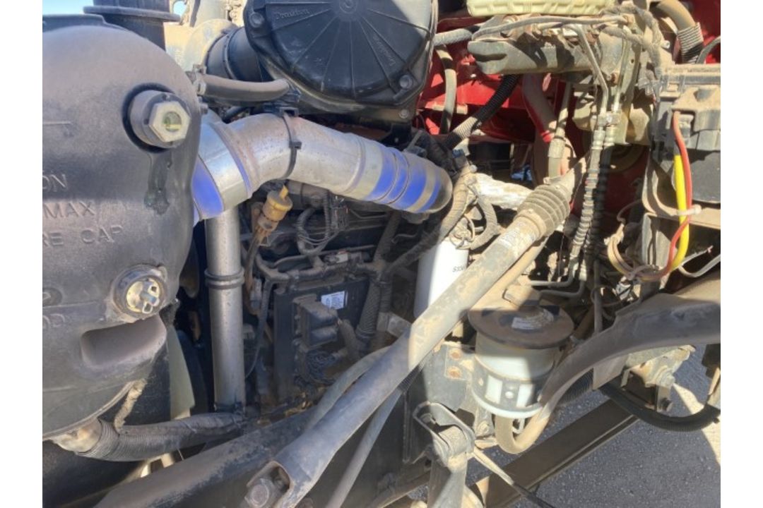 2005 Ford F-650 Cab & Chassis VIN: 3FRNF65F65V168988 Odometer States: 38495 - Image 6 of 9