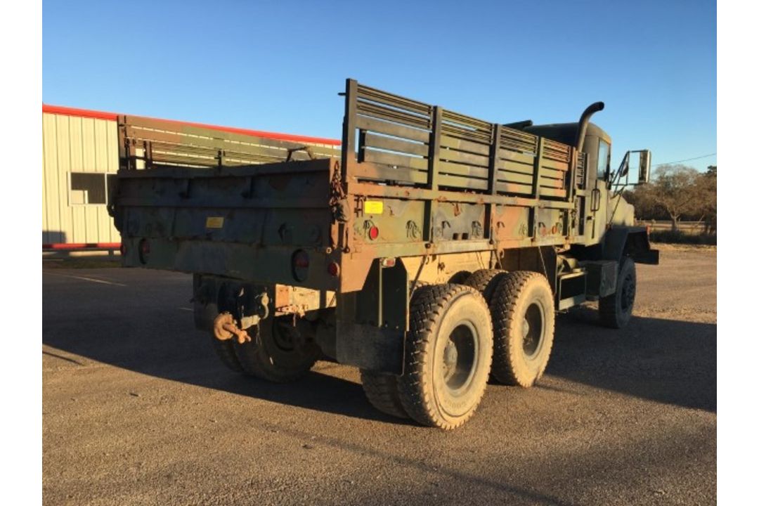 AM General M925 5-Ton 6x6 VIN: C52500929 Odometer States: 2109 Color: Green - Image 3 of 9