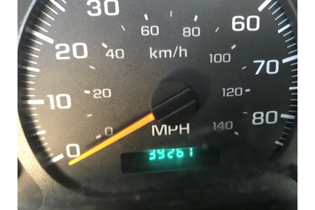 2003 GMC C4500 VIN: 1GDC4E1183F501463 Odometer States: 39261 Color: White/b - Image 9 of 9