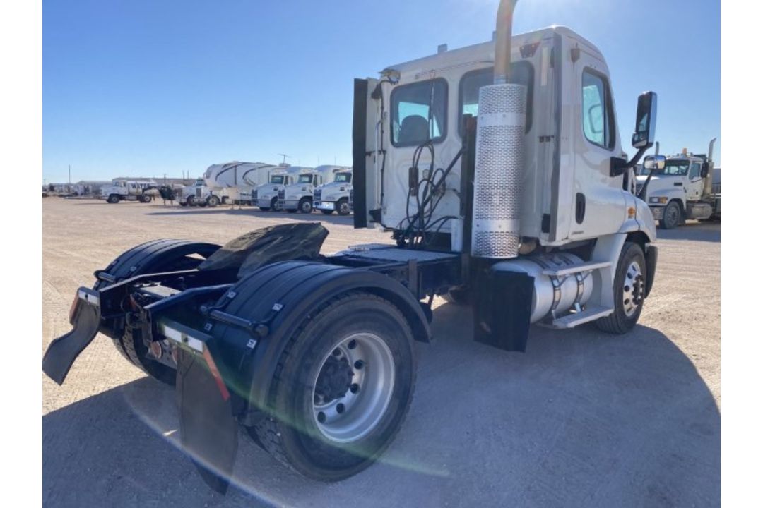 2011 Freightliner Cascadia Single Axle VIN: 1FUBGADV3BSAV4704 Odometer Stat - Image 3 of 5