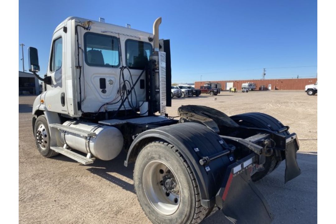 2011 Freightliner Cascadia Single Axle VIN: 1FUBGADV3BSAV4704 Odometer Stat - Image 4 of 5