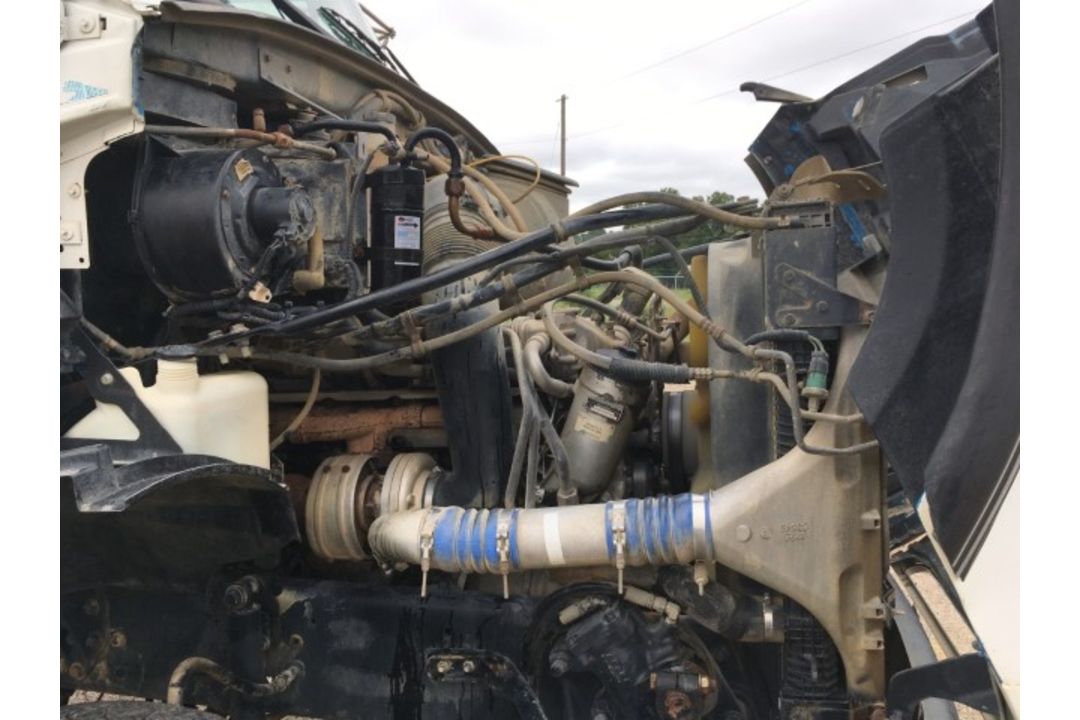 2004 Sterling L-line Fuel Truck VIN: 2FZHAZCV04AM58145 Odometer States: 482 - Image 7 of 10