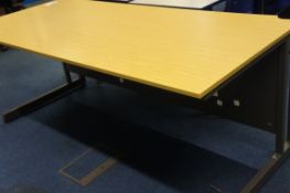 Cantilever desk