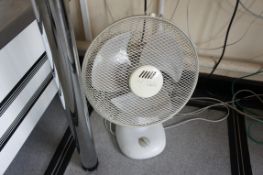 Carlton Breezy desk fan