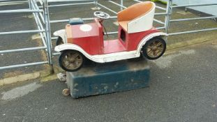 CHILDS 1980S RIDE ON CAR