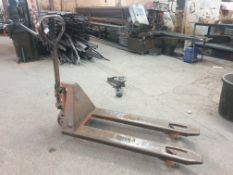 Pallet truck