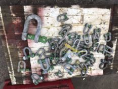 Pallet of Dee Shackles 40 no of , 6.5t /9.5t/13t/35t