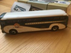 Limited Edition Corgi Classics New York Worlds Fair Yellow Coach 743 - 98460