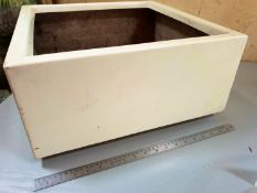1 Office style cream planter - 45 x 45 x 23cm