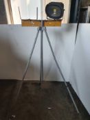 110v light and tripod